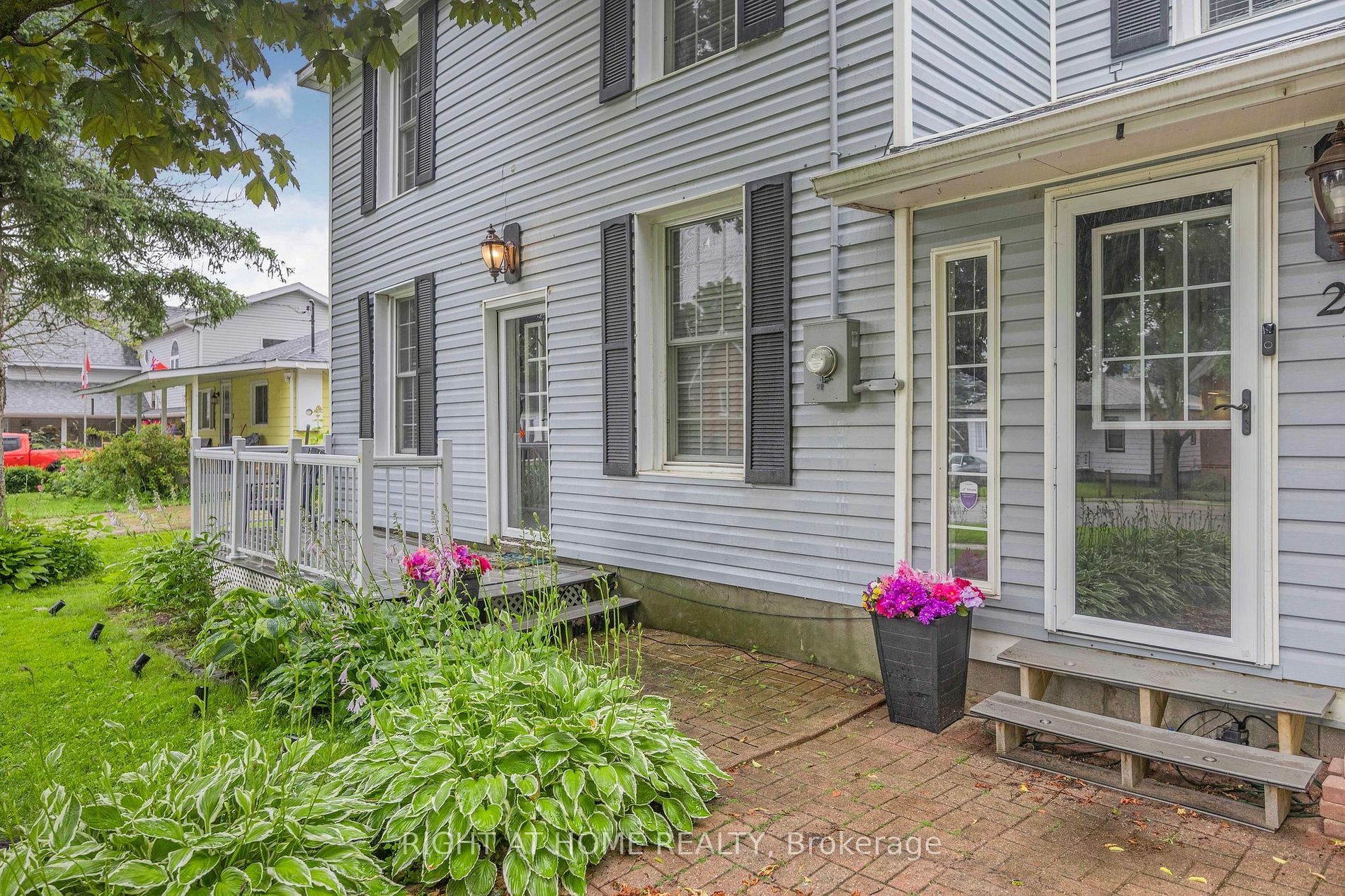 Property Photo:  25 Peel St  ON L9M 1A5 