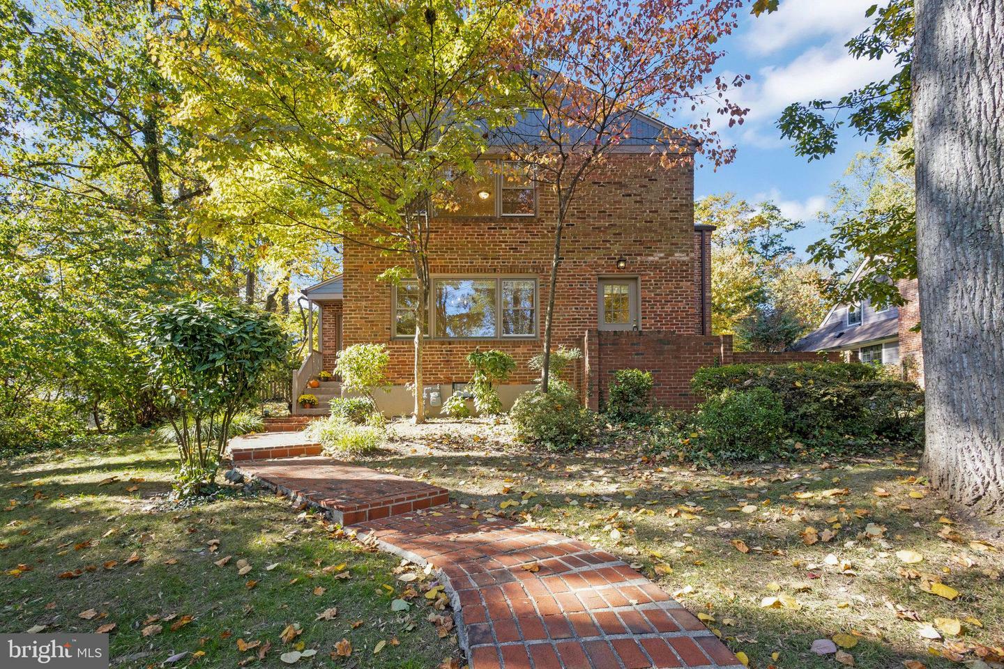 Property Photo:  207 Poplar Drive  VA 22046 