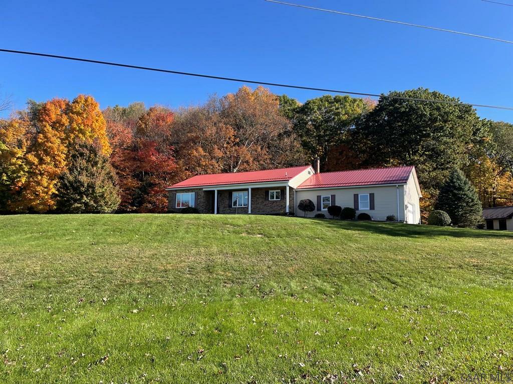 Property Photo:  156 Country Side Lane  PA 15904 