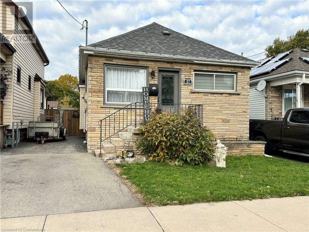 Photo de la propriété:  37 Houghton Avenue North  ON L8H 4L3 