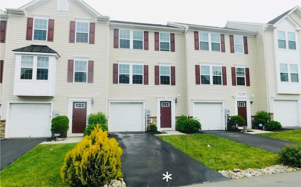 15 Gold Rose Lane  Palmer Twp PA 18045 photo