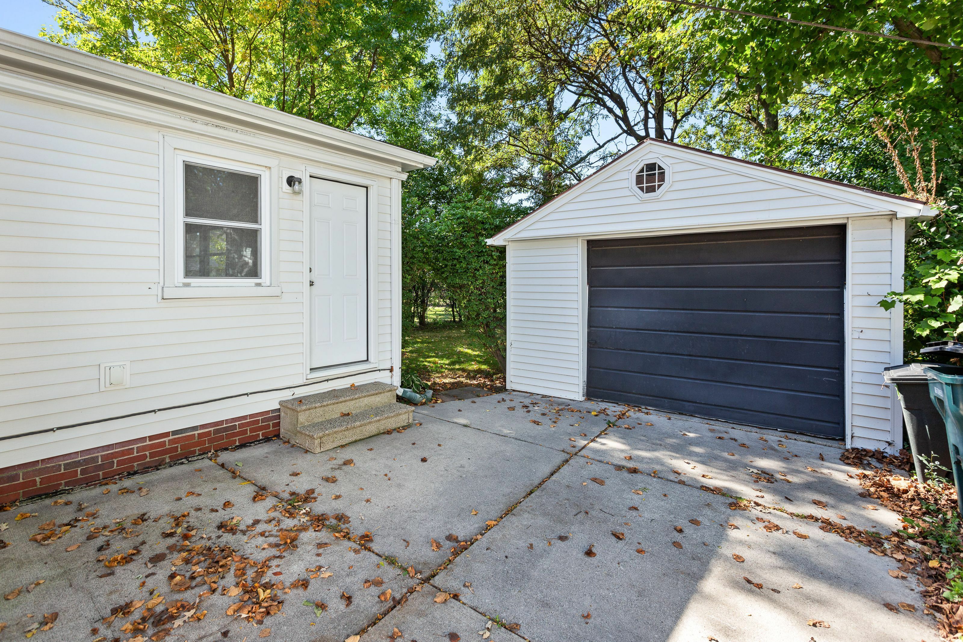 Property Photo:  2417 Glenview Avenue  MI 48073 3866 