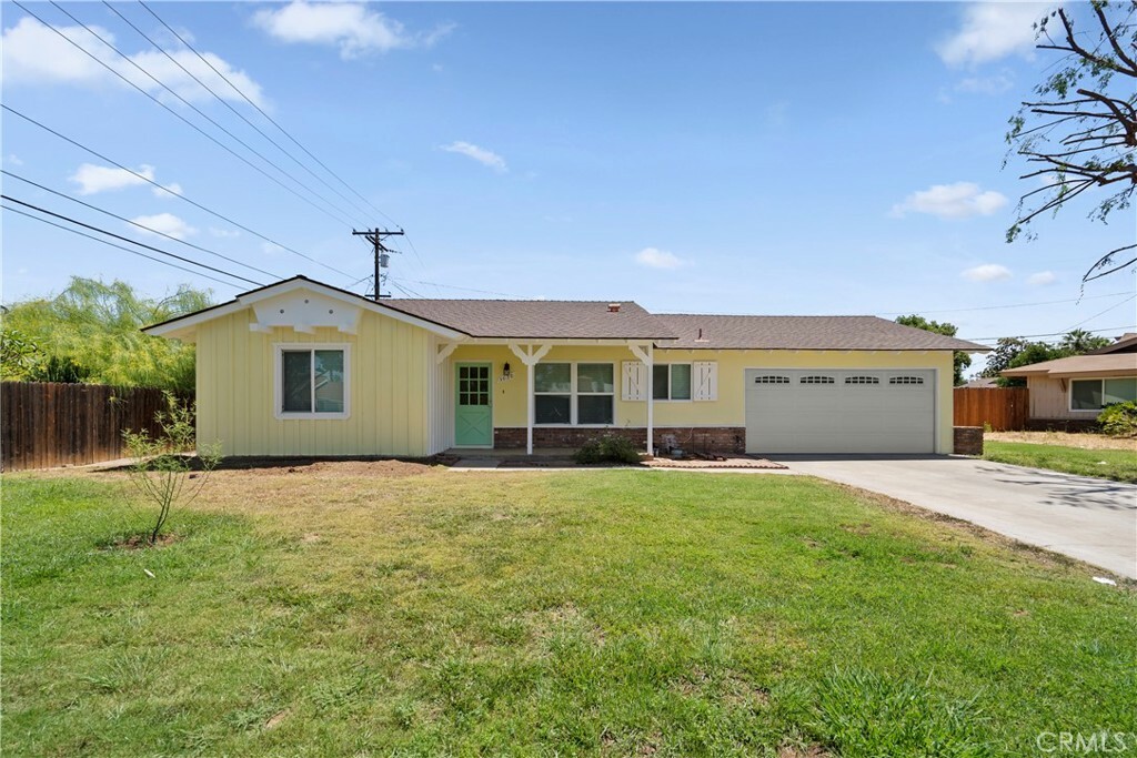 Property Photo:  5030 Tophill Place  CA 92507 