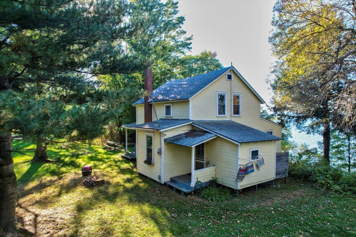 Property Photo:  32 Starr Farm Beach  VT 05408 