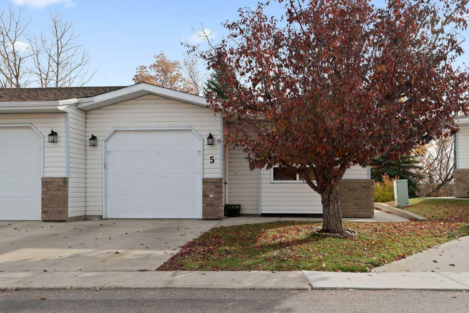 Property Photo:  5125 62 Street 5  AB T4N 6Y3 