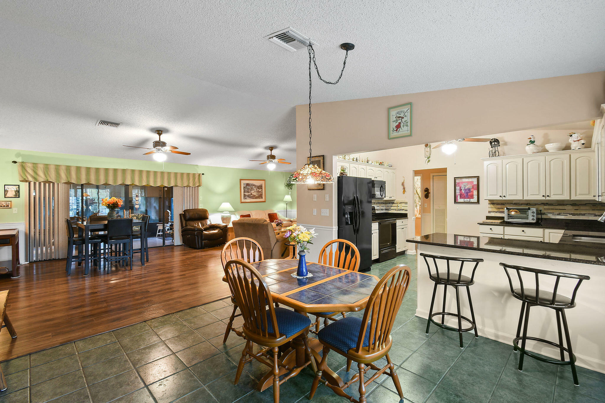 Property Photo:  402 SW Carter Avenue  FL 34983 