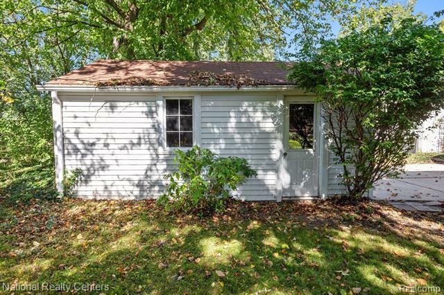 Property Photo:  2417 Glenview Avenue  MI 48073 