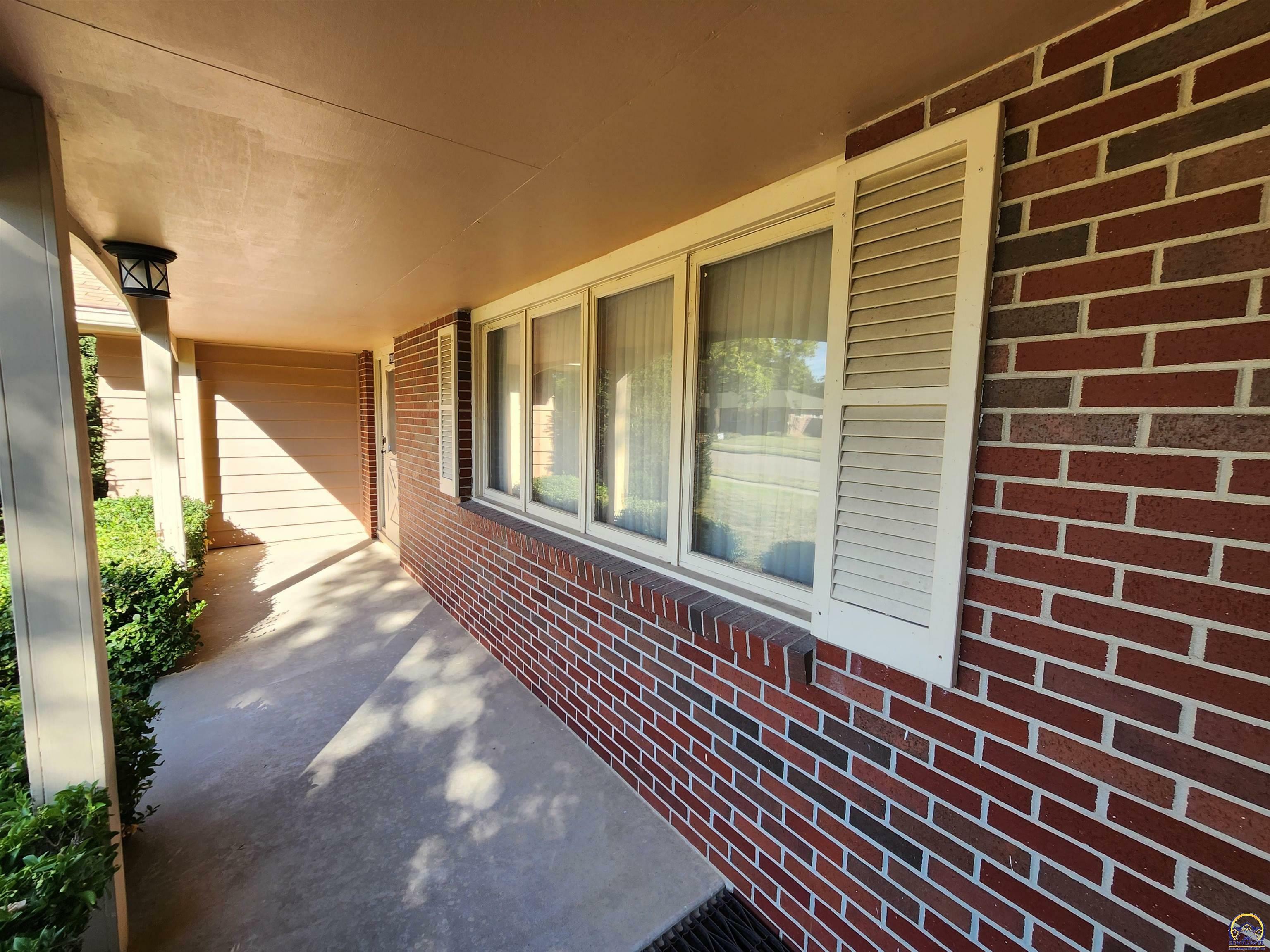 Property Photo:  1900 SW 30th St S  KS 66611 