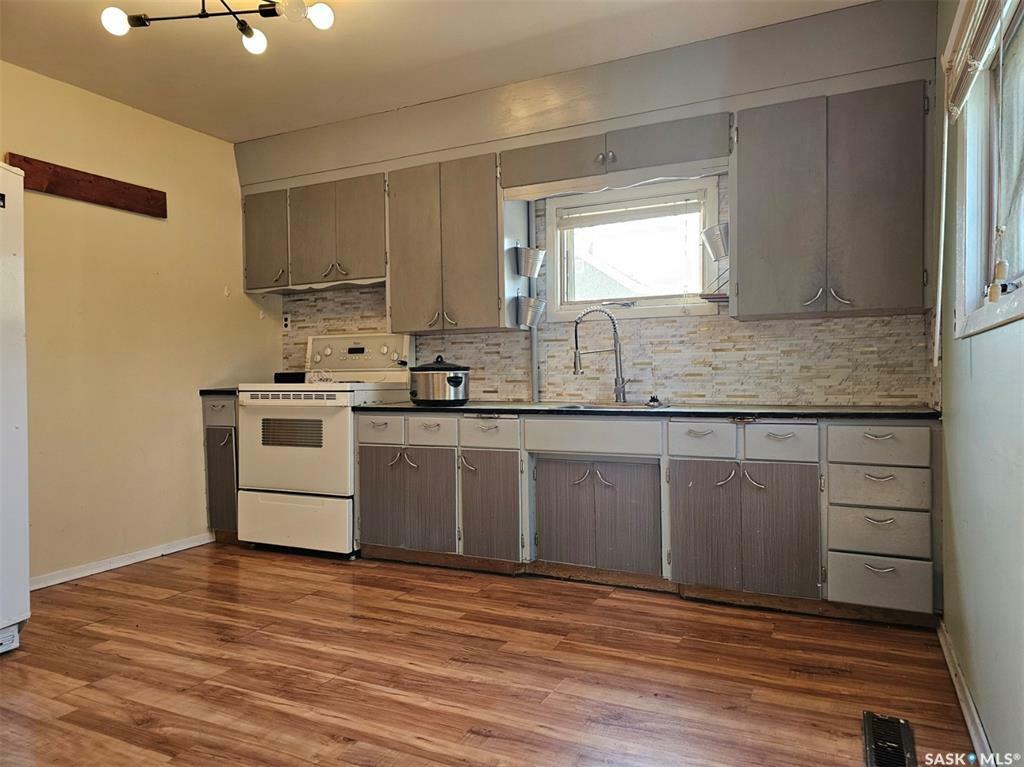 Property Photo:  152 1st Street E  SK S0H 2W0 