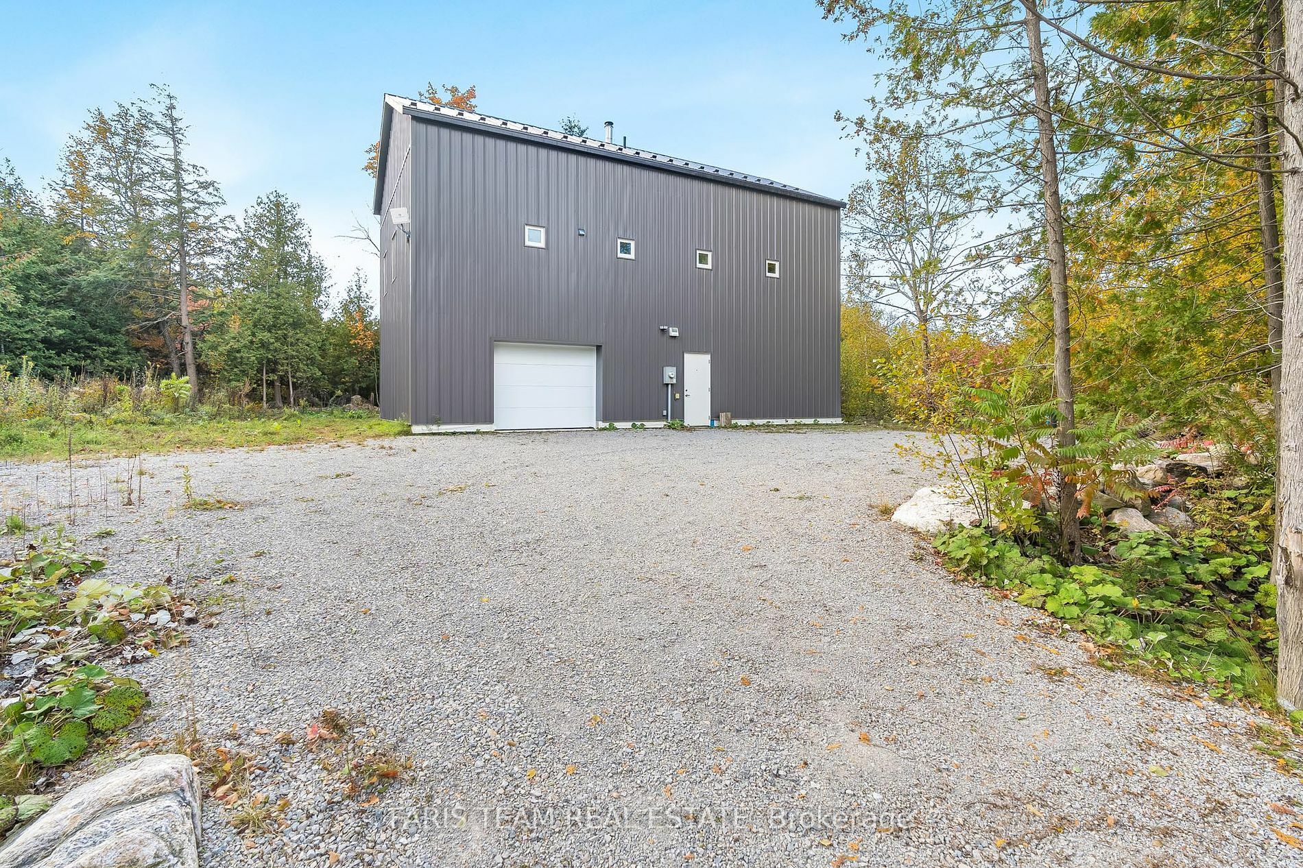 Photo de la propriété:  2576 Champlain Rd  ON L9M 0C9 