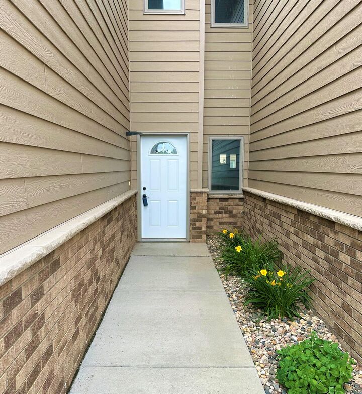 Property Photo:  1915 SE 10th Ave #5  SD 57401 
