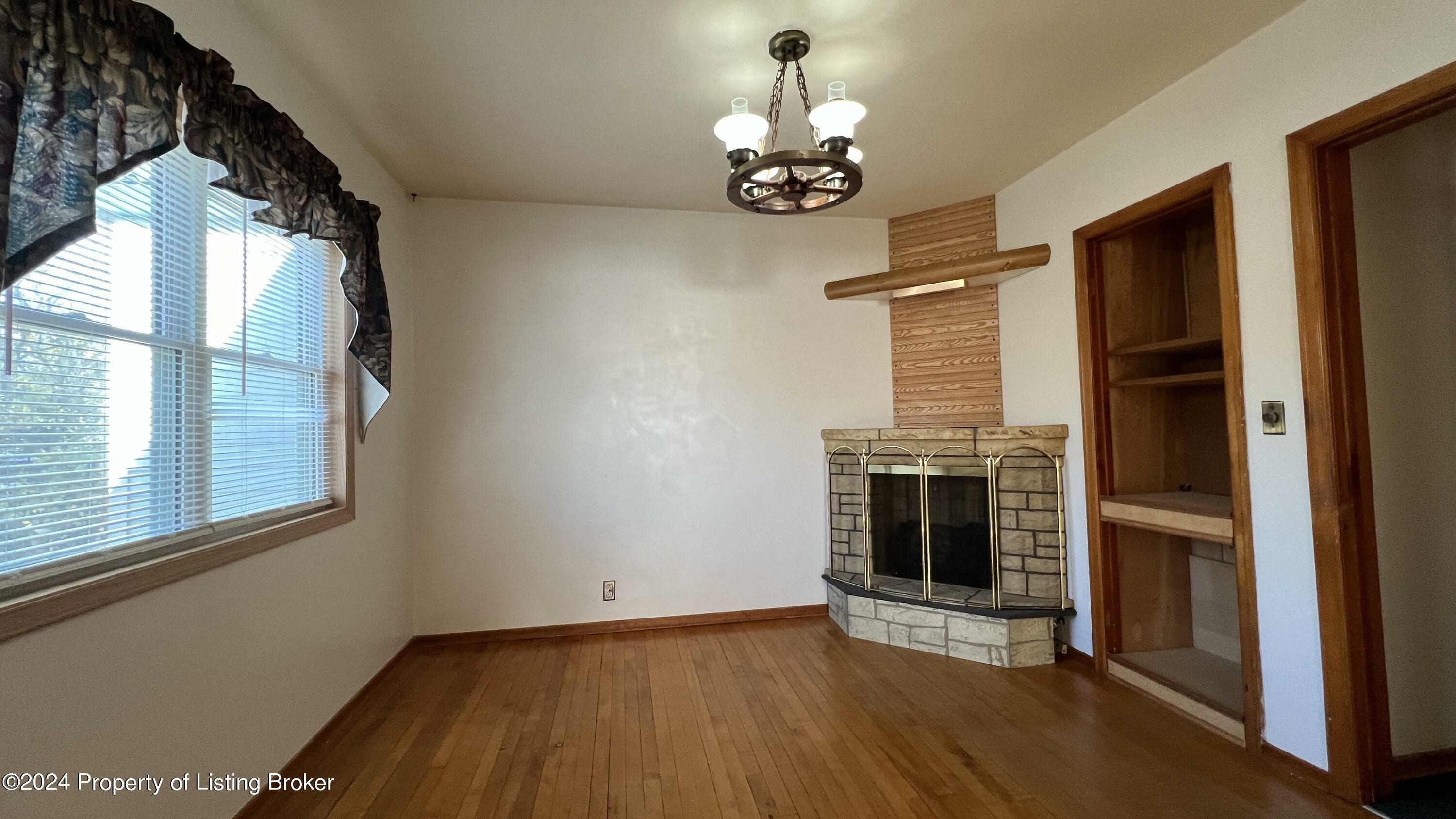 Property Photo:  116 5th St NE  ND 58622 