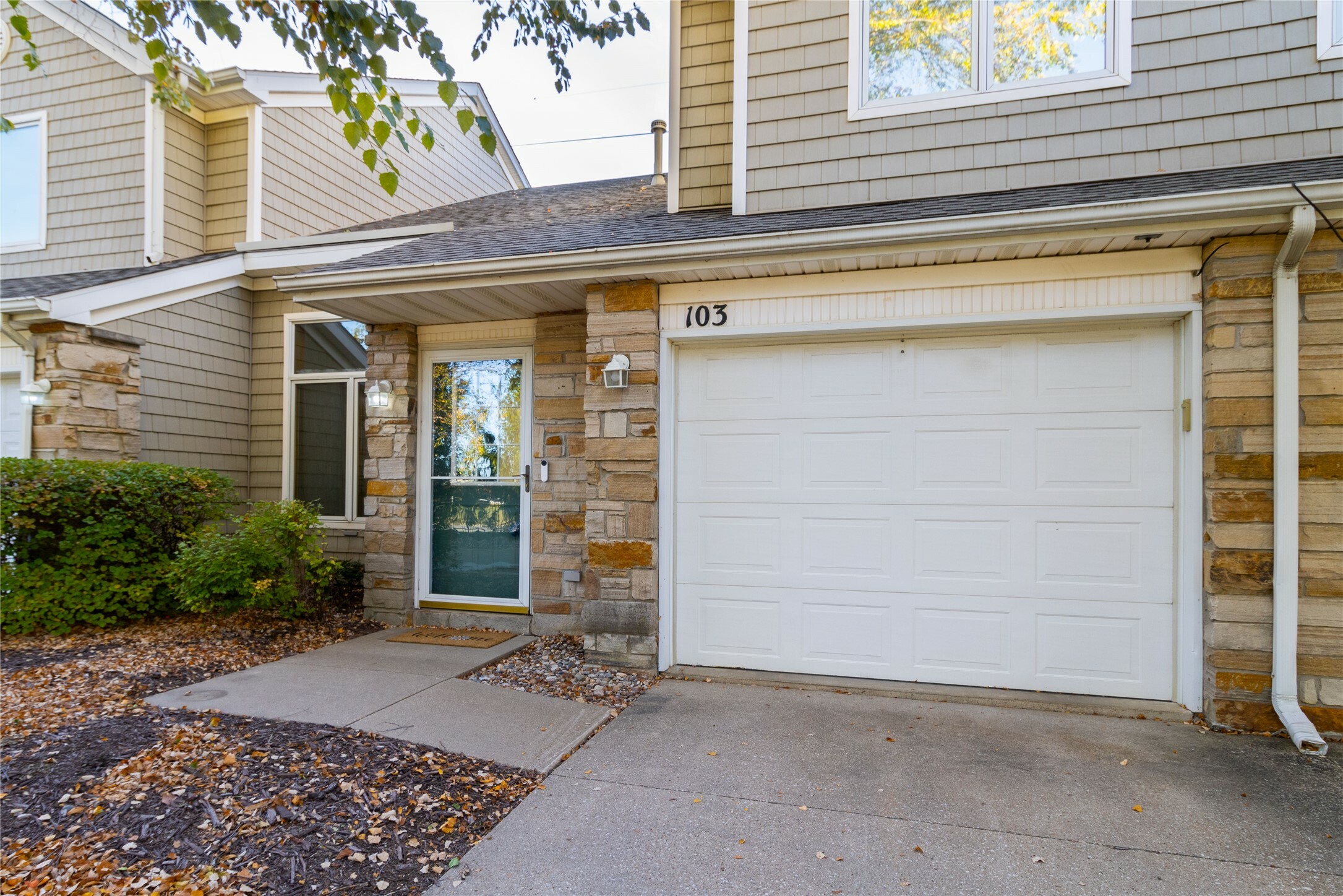 Property Photo:  811 Burr Oaks Drive 103  IA 50266 