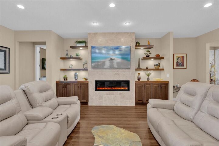 Property Photo:  733 Turnberry Lane  FL 32159 