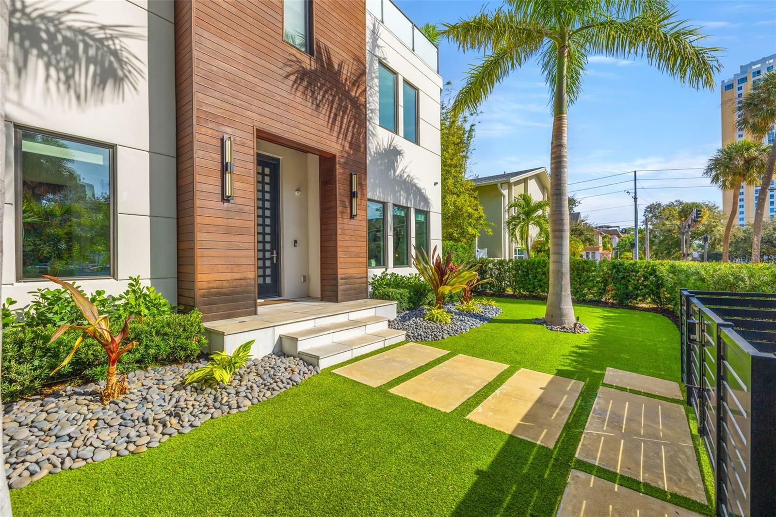 Property Photo: 103 5th Avenue N FL 33701