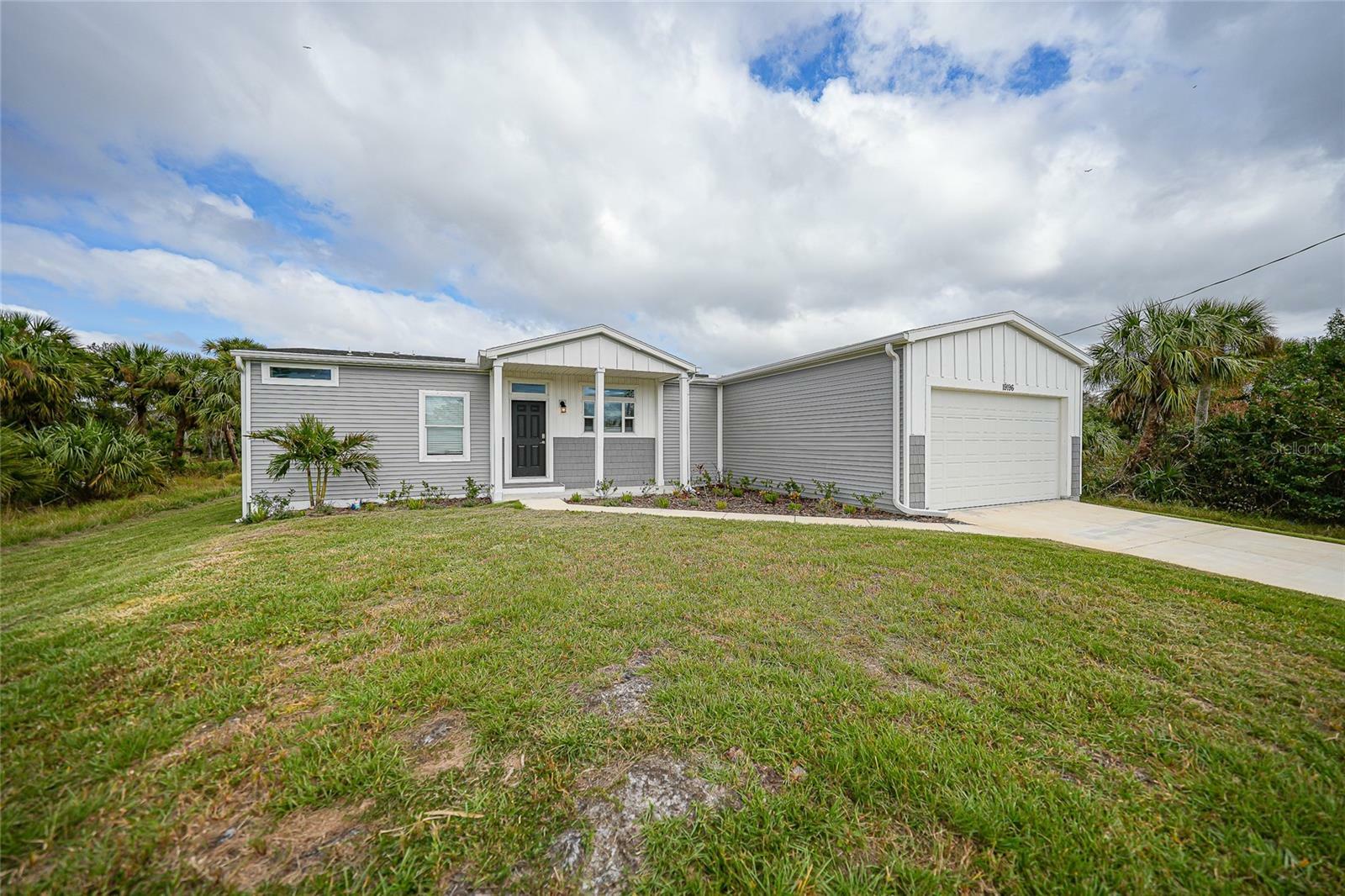 Property Photo:  19196 Raymond Avenue  FL 33954 