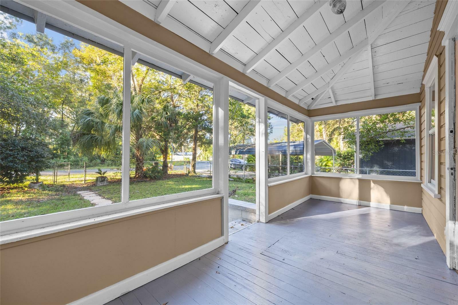 Property Photo: 2054 NW 31st Avenue FL 32605