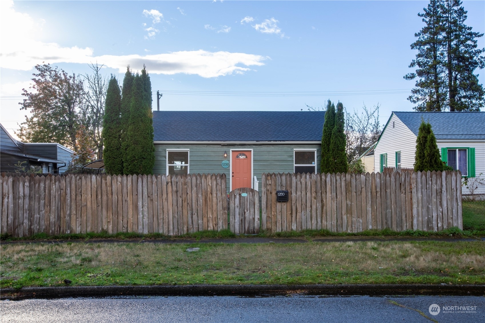 Property Photo:  1250 S Ridgewood Avenue  WA 98405 