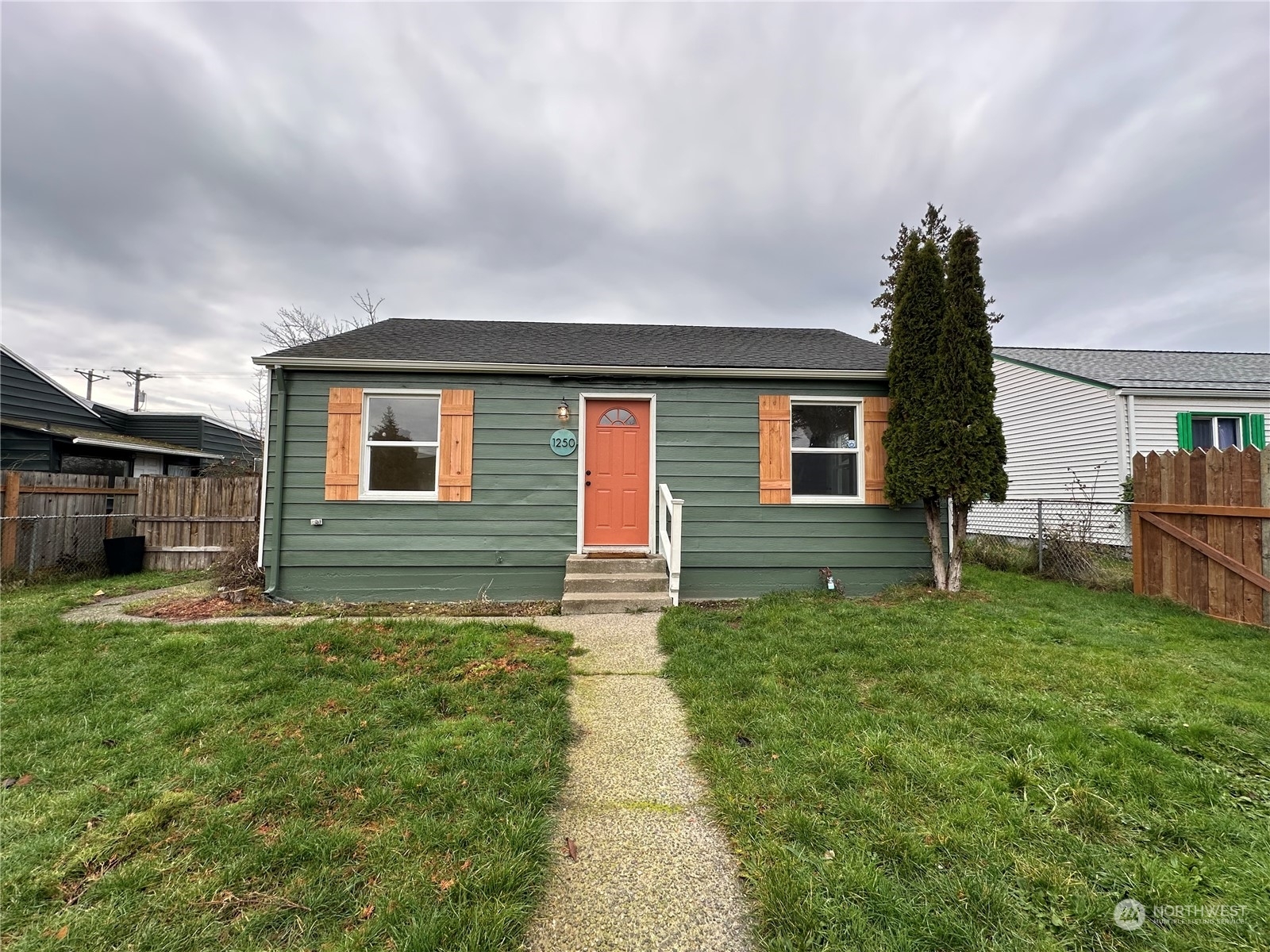 Property Photo:  1250 S Ridgewood Avenue  WA 98405 