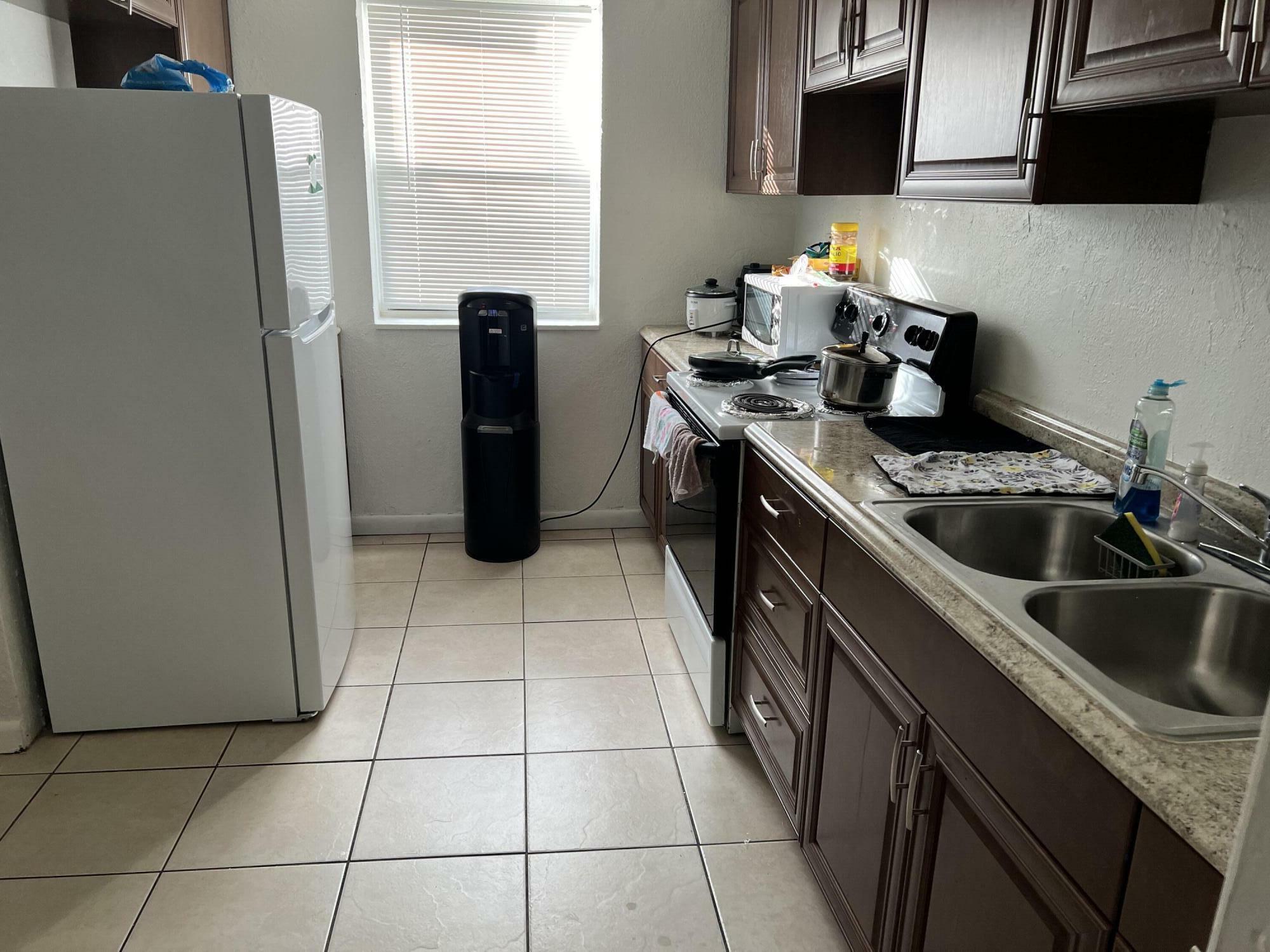 Property Photo:  3201 Glendale Boulevard  FL 33312 