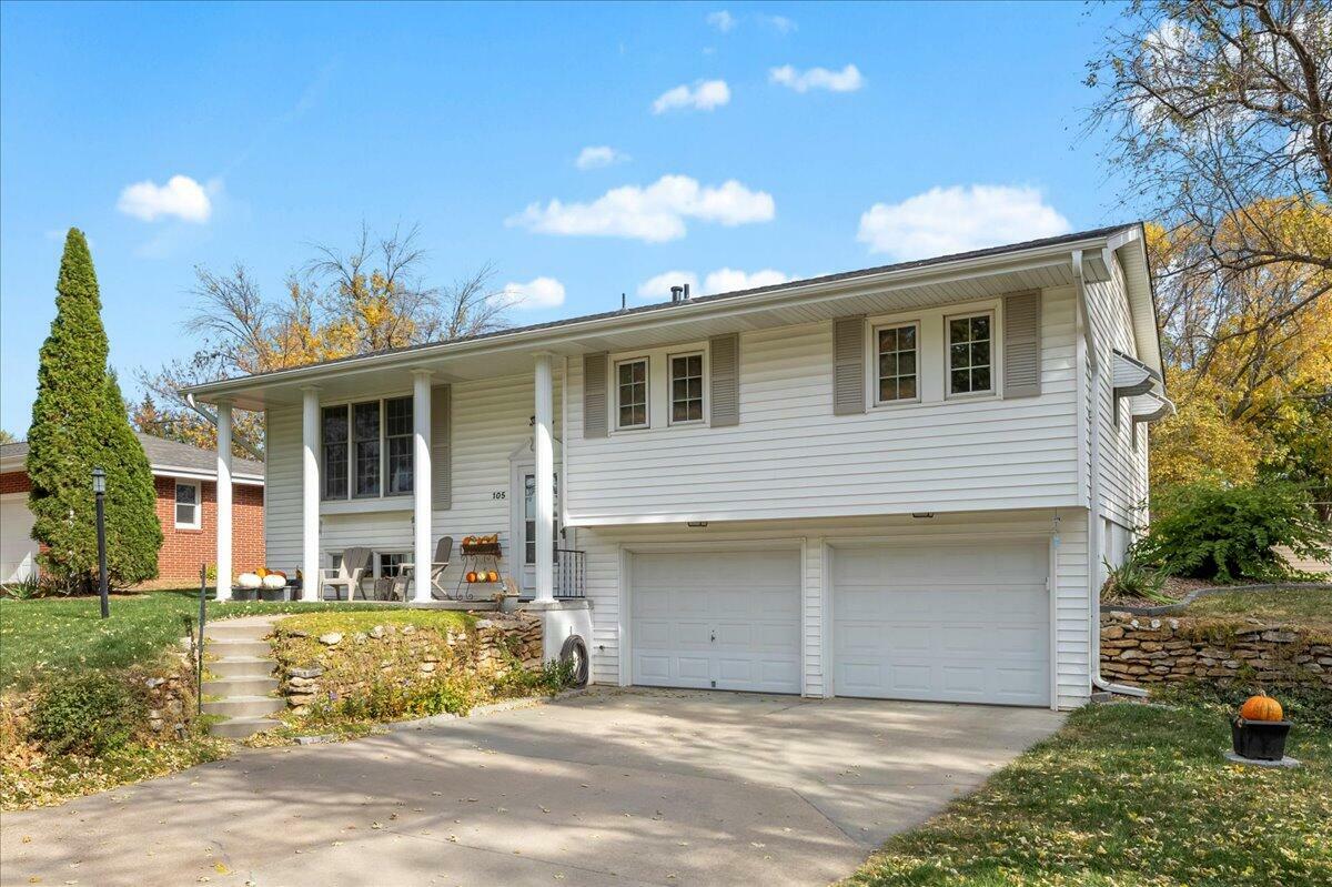 Property Photo:  105 Surrey  Avenue  IA 51503 