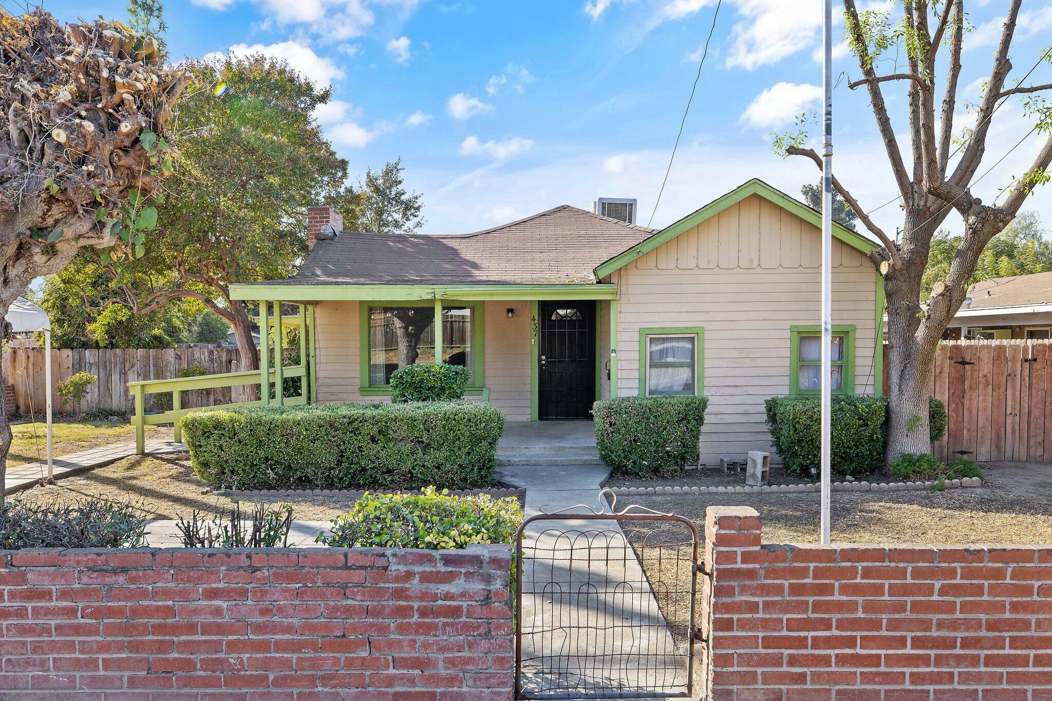 Property Photo:  437 N Highland Street  CA 93274 