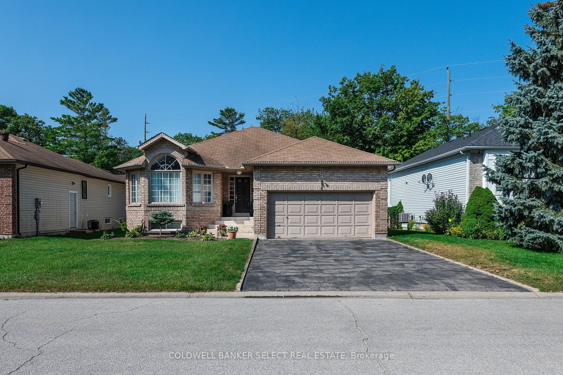 4 Riverdale Dr W  Wasaga Beach ON L9Z 1E9 photo