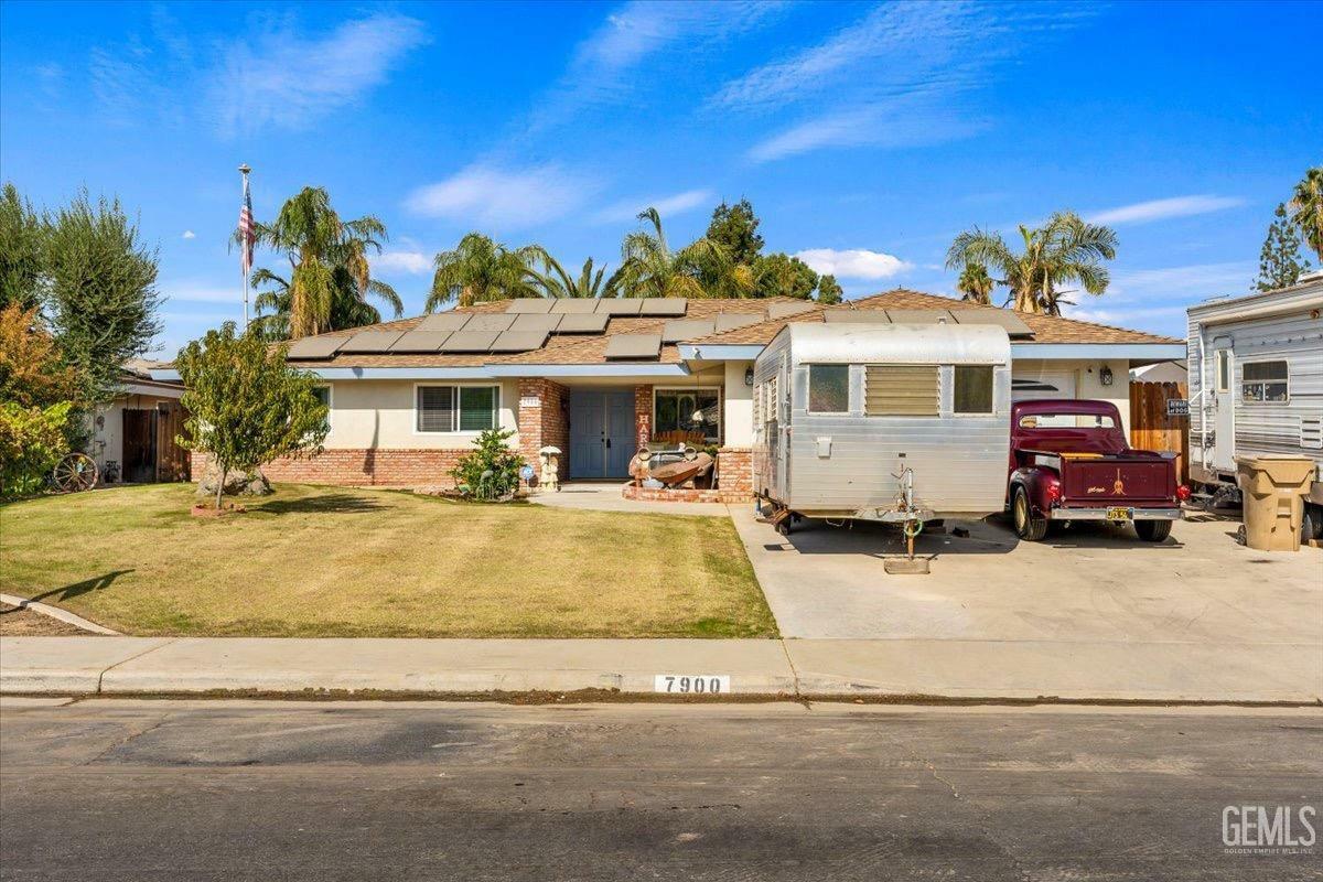 Property Photo:  7900 Westlorne Court  CA 93309 