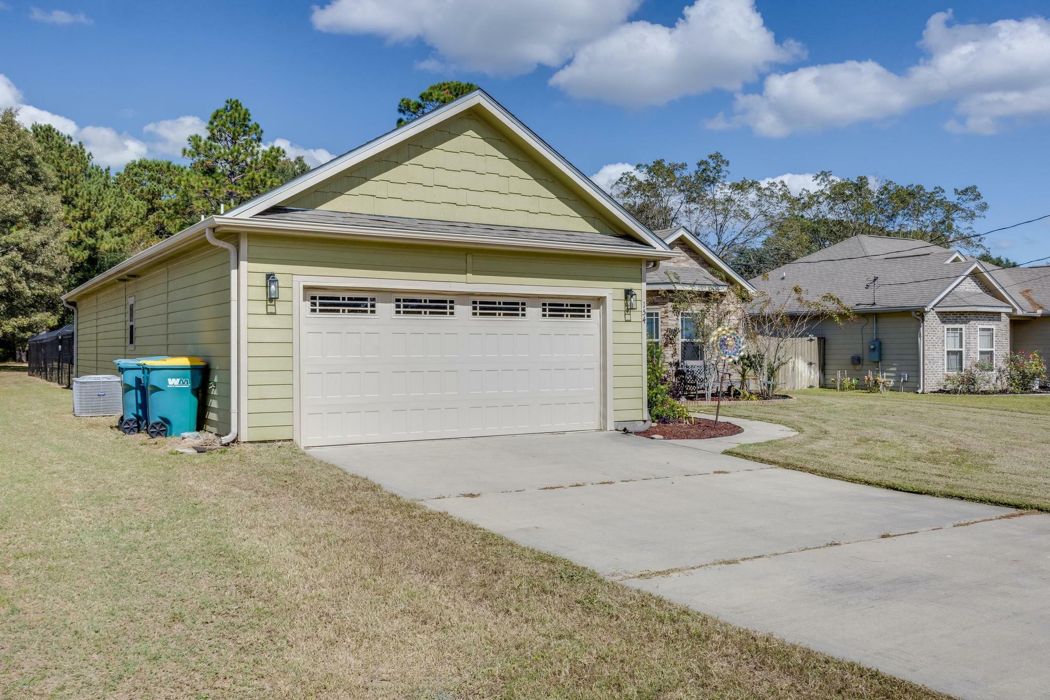 Property Photo:  154 NE Fourth Avenue  FL 32539 