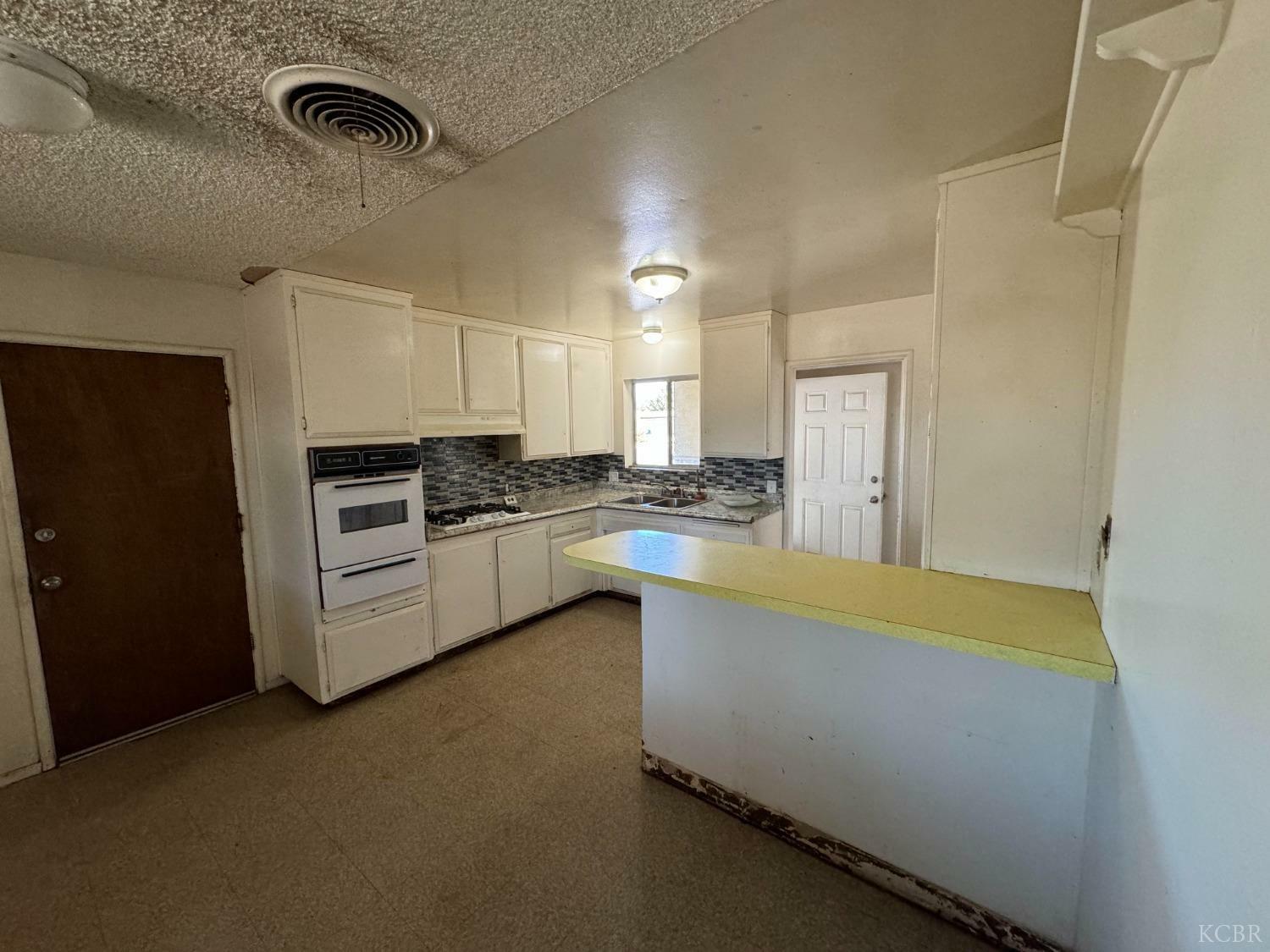 Property Photo:  1412 Mildred Street  CA 93230 