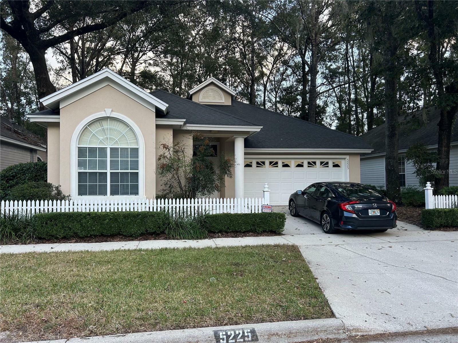 Property Photo: 5225 SW 103rd Dr FL 32608