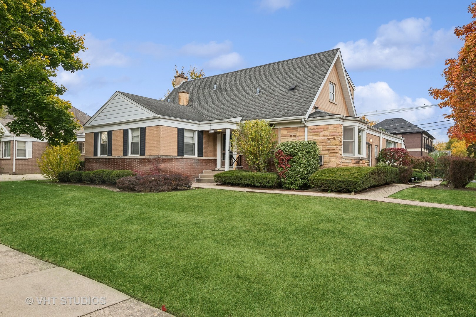 4400 W Pratt Avenue  Lincolnwood IL 60712 photo