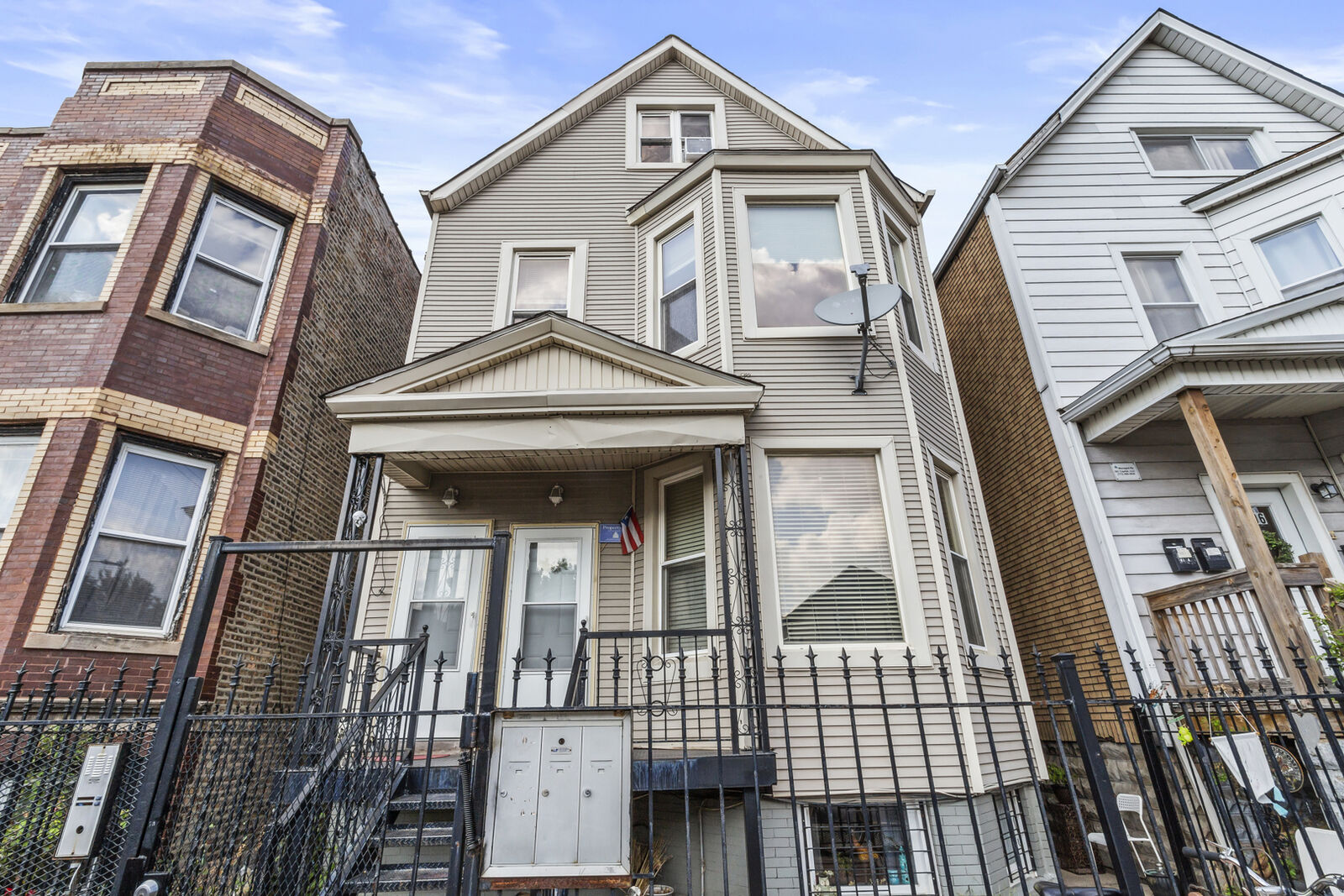 Property Photo: 3508 W Diversey Avenue IL 60647
