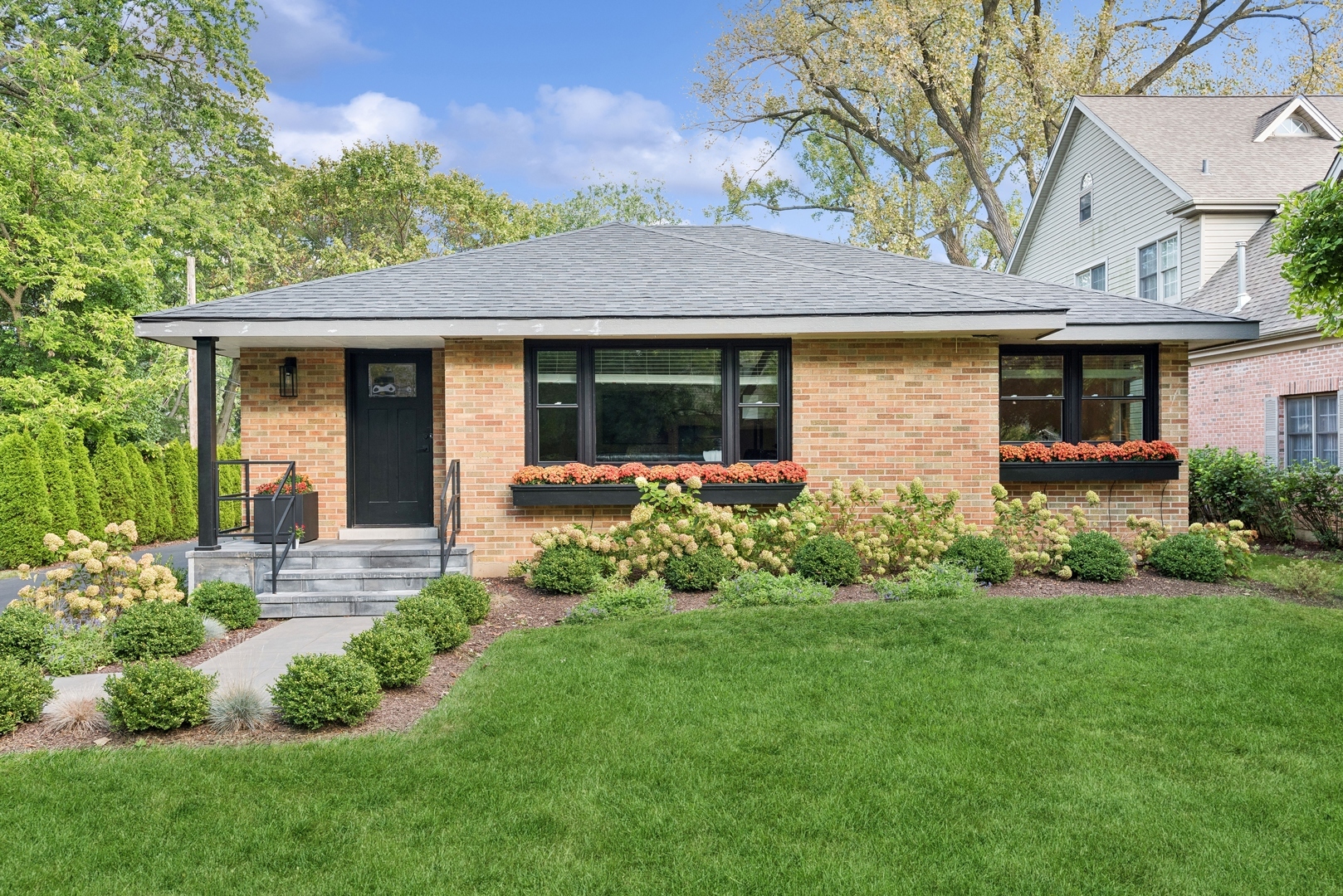 Property Photo:  227 Woodstock Avenue  IL 60514 