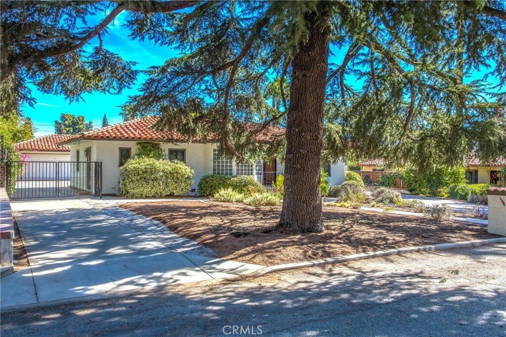 Property Photo:  946 Linda Vista Drive  CA 92220 