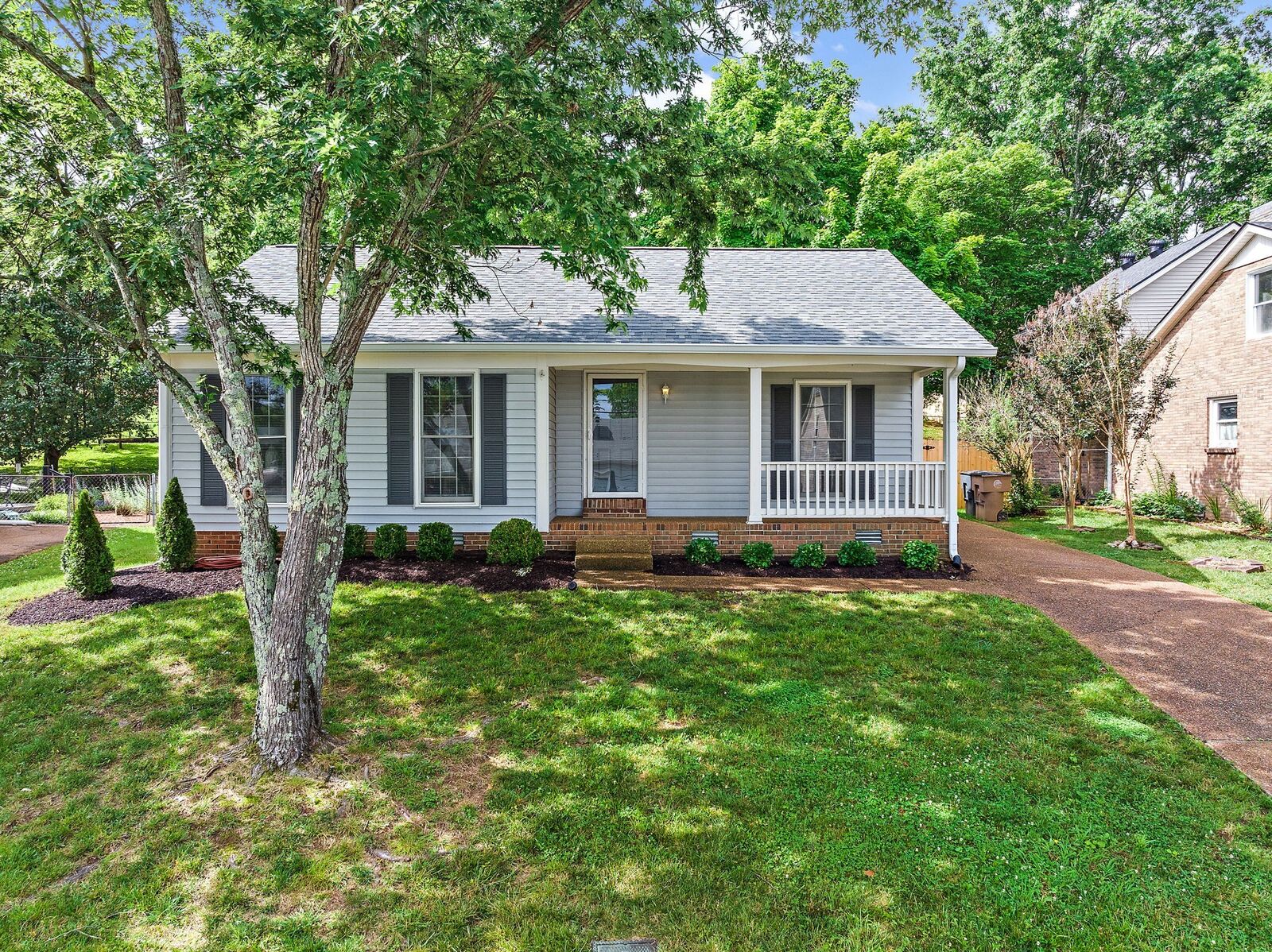 Property Photo:  5116 Village Trce  TN 37211 