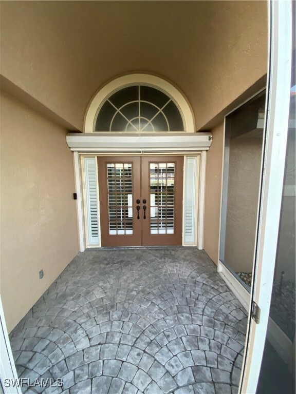 Property Photo:  1215 SE 21st Street  FL 33990 