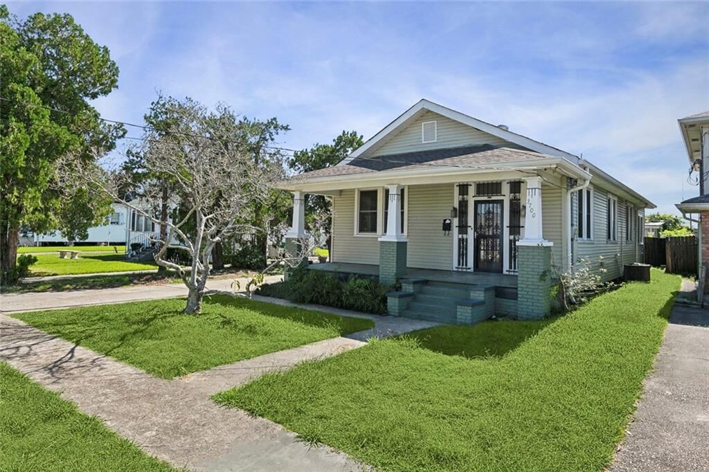 Property Photo:  3700 Johnson Street  LA 70001 