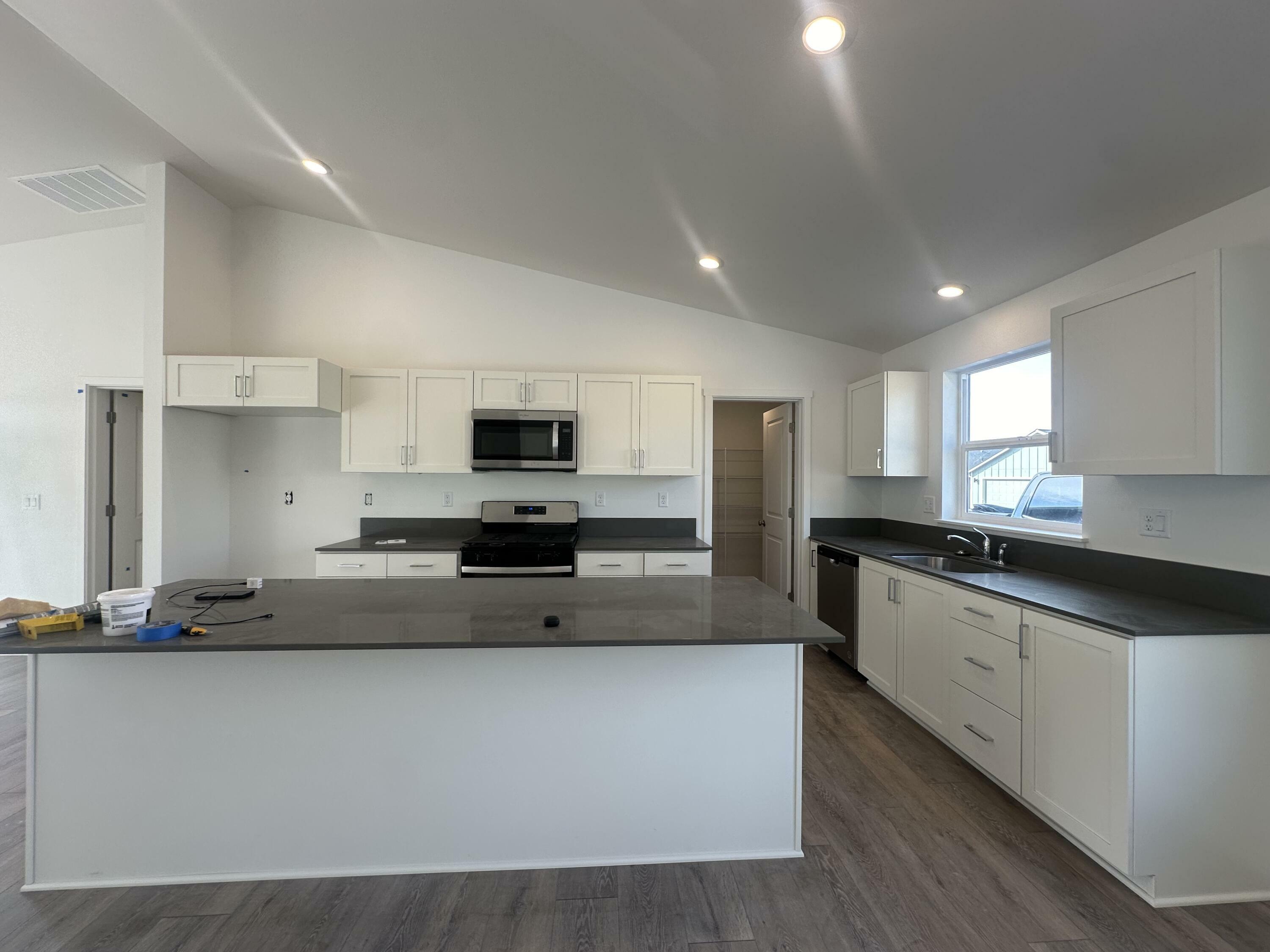 Property Photo:  652 NE McCampbell Street 106  OR 97741 