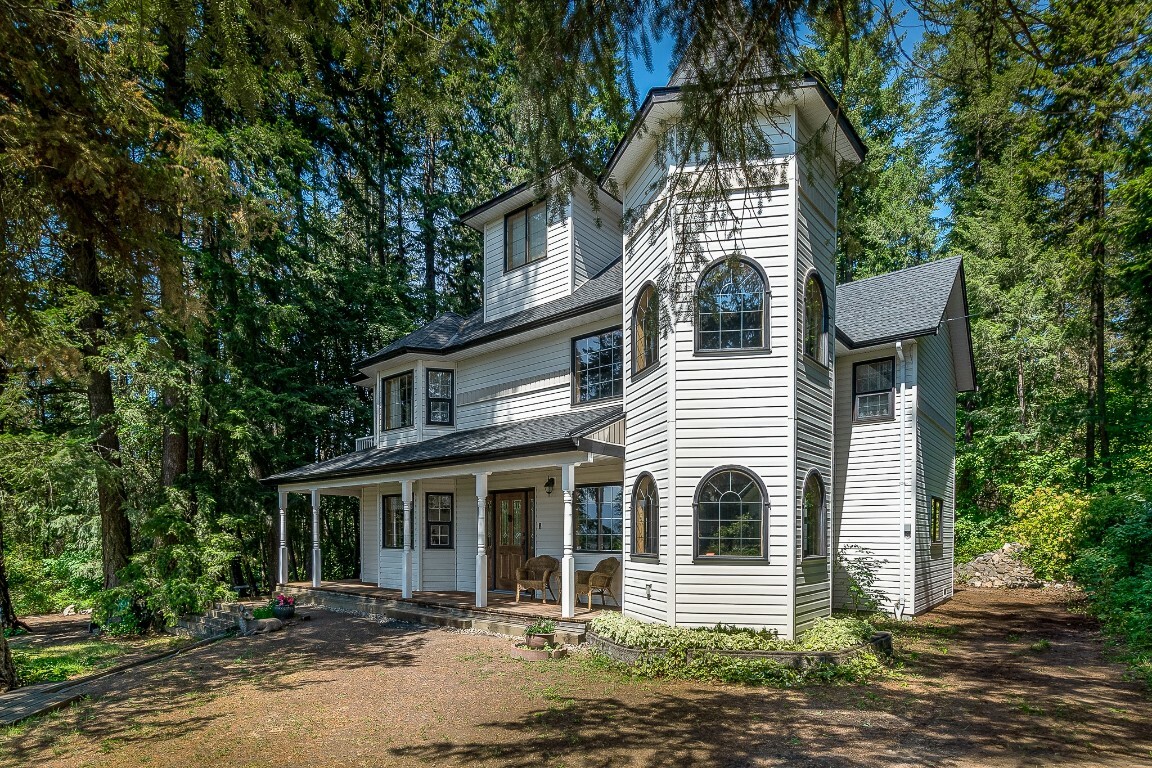 Photo de la propriété:  3461 30 Street NE  BC V1E 3L1 