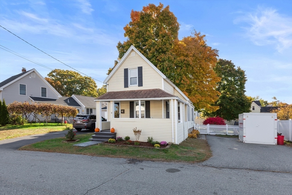 Property Photo:  8 Elm St  MA 01867 