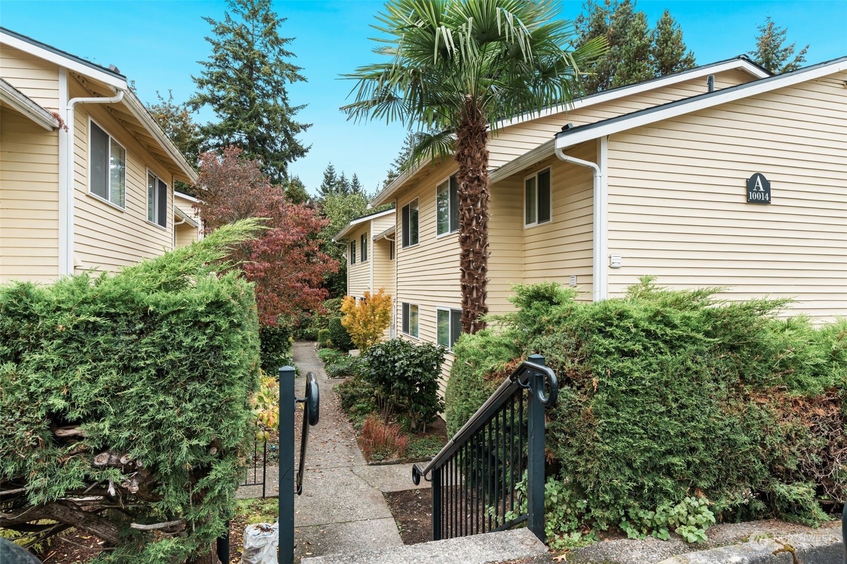 Property Photo:  10014 NE 120th Street A3  WA 98034 