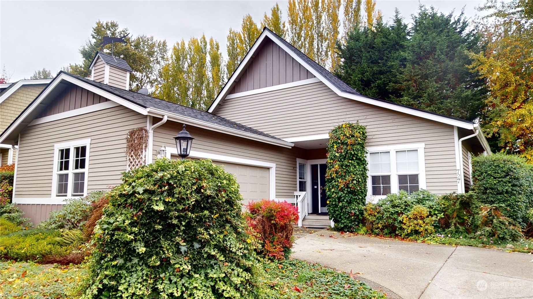 Property Photo:  727 Village Circle NW  WA 98110 