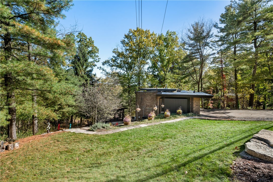 Property Photo:  470 Woodland Road  PA 15237 