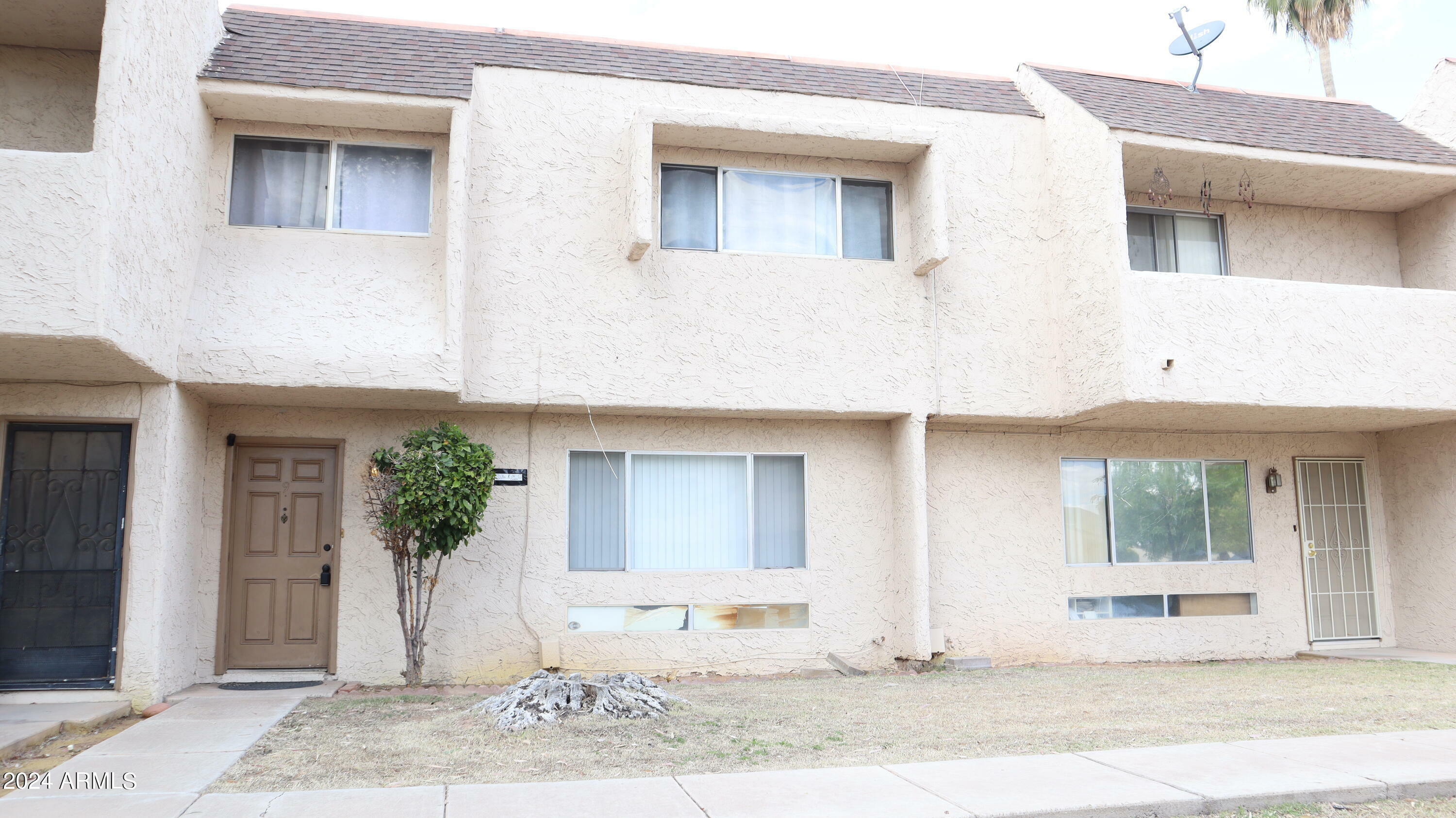 Property Photo:  2233 W Farmdale Avenue 9  AZ 85202 