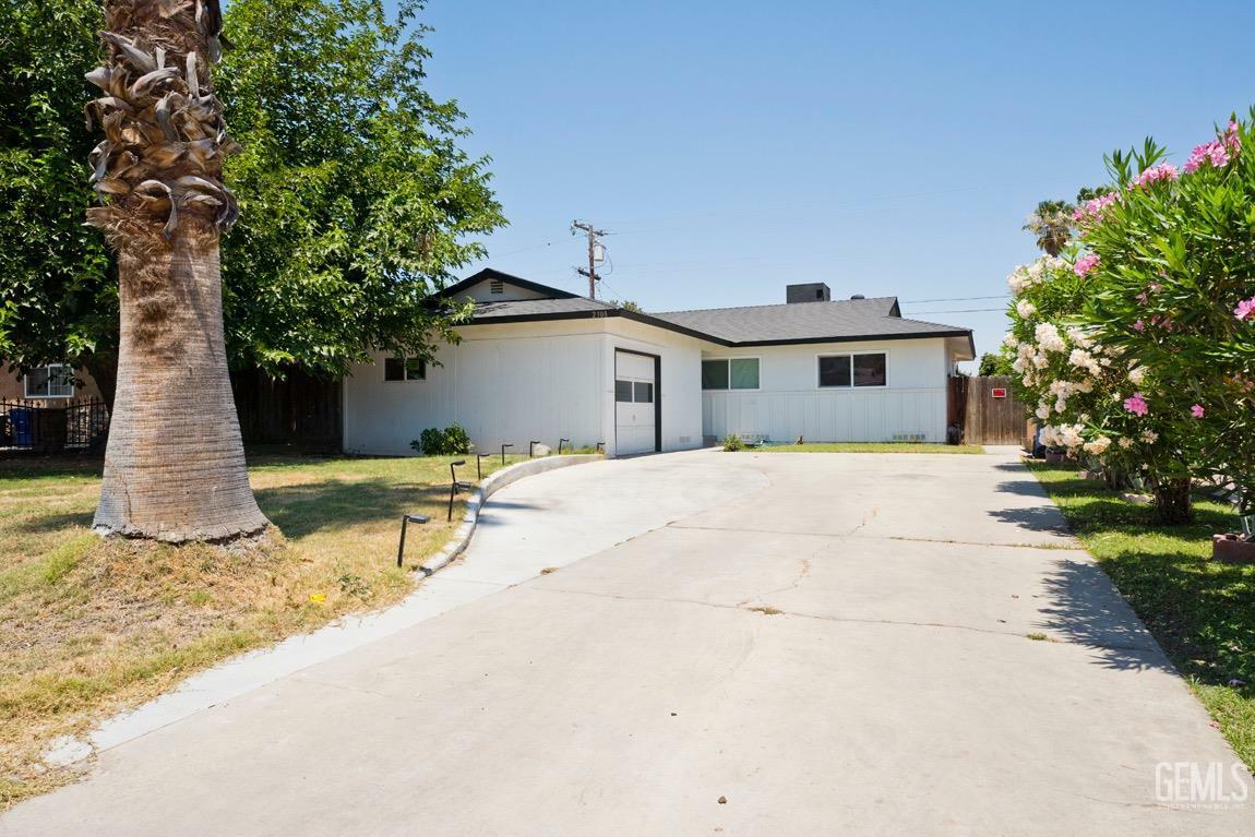 Property Photo:  2308 Carol Place  CA 93304 