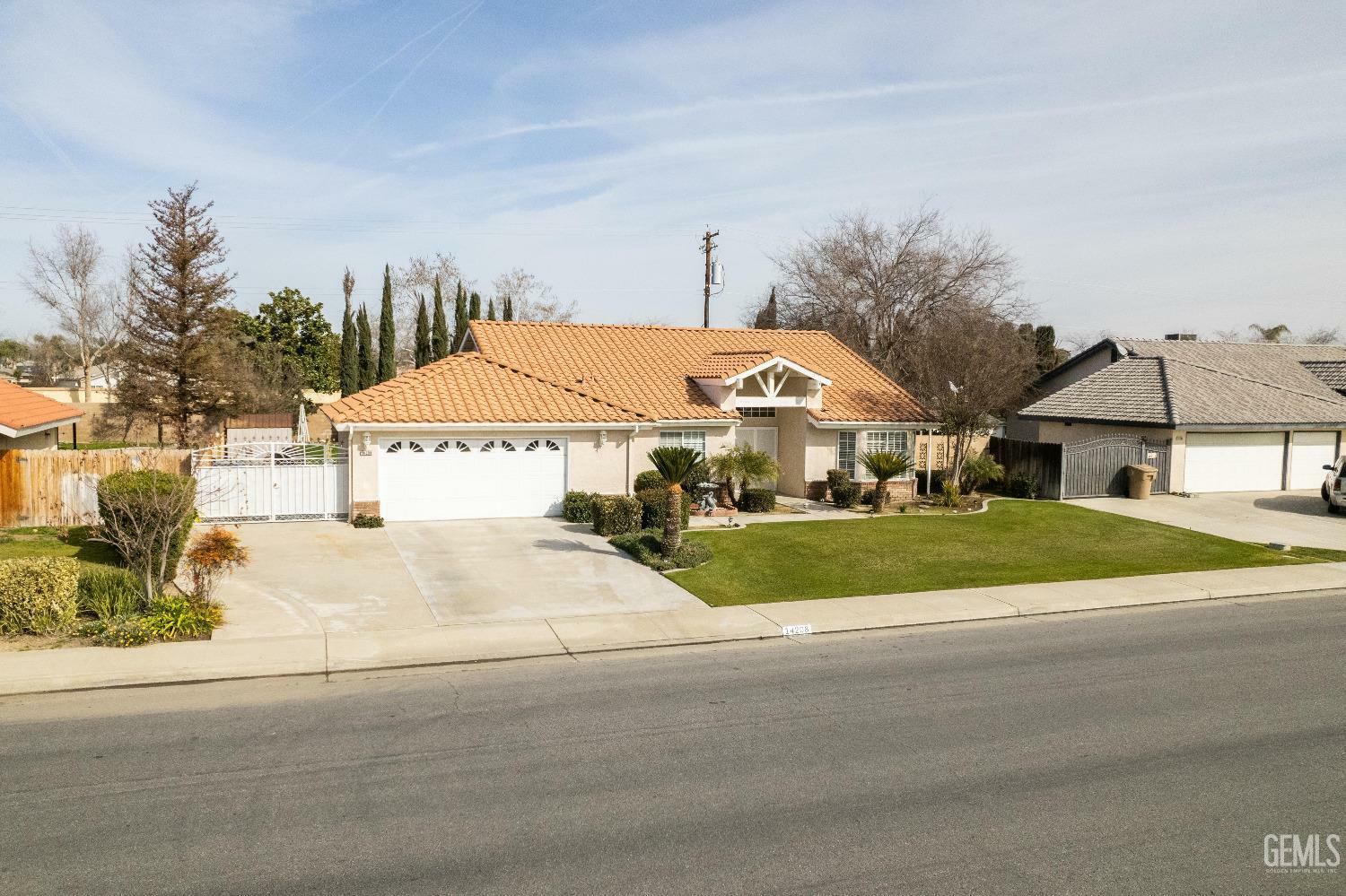 Property Photo:  14208 San Jose Avenue  CA 93314 