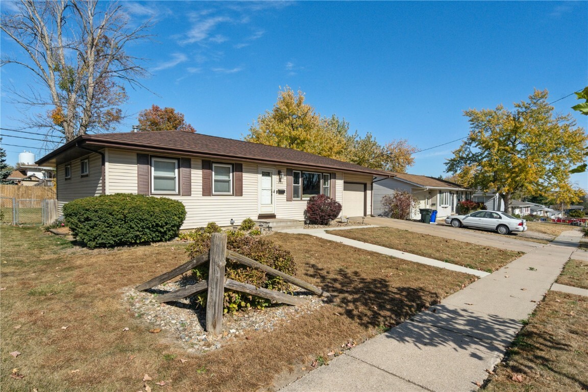 Property Photo:  4412 Ford Avenue NW  IA 52405 