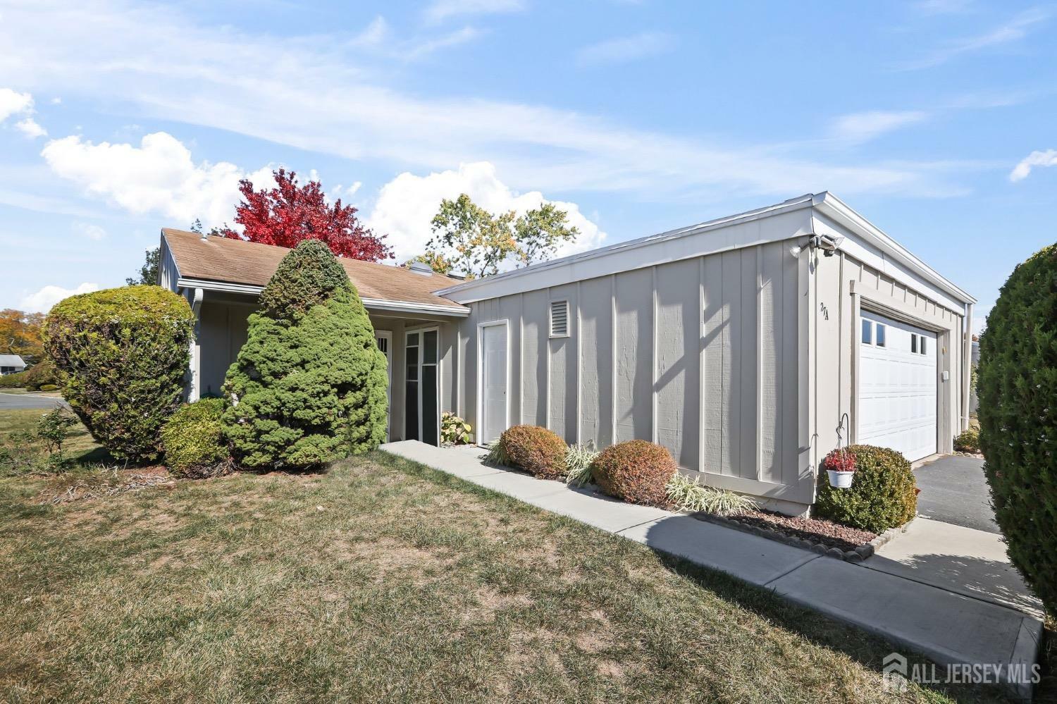 Property Photo:  27 Larch Plaza  NJ 08831 