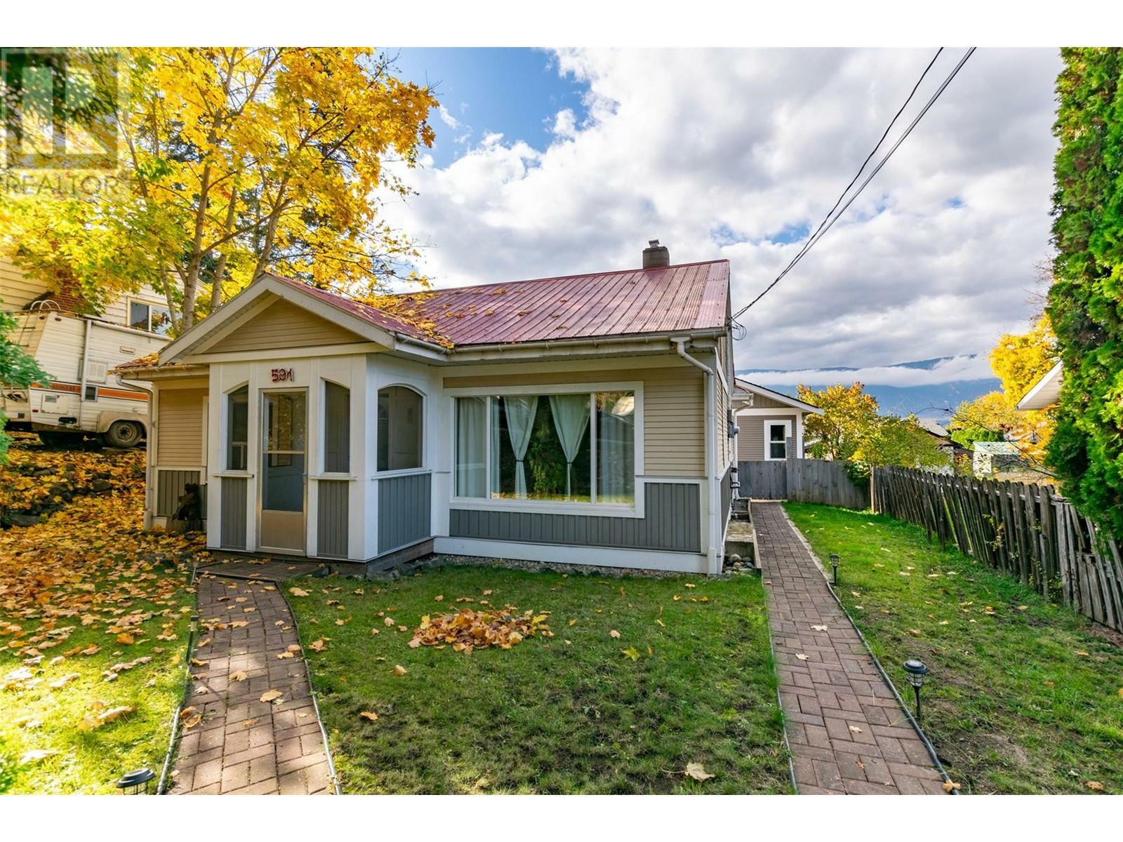 Photo de la propriété:  591 7 Street Southeast  BC V1E 4E6 